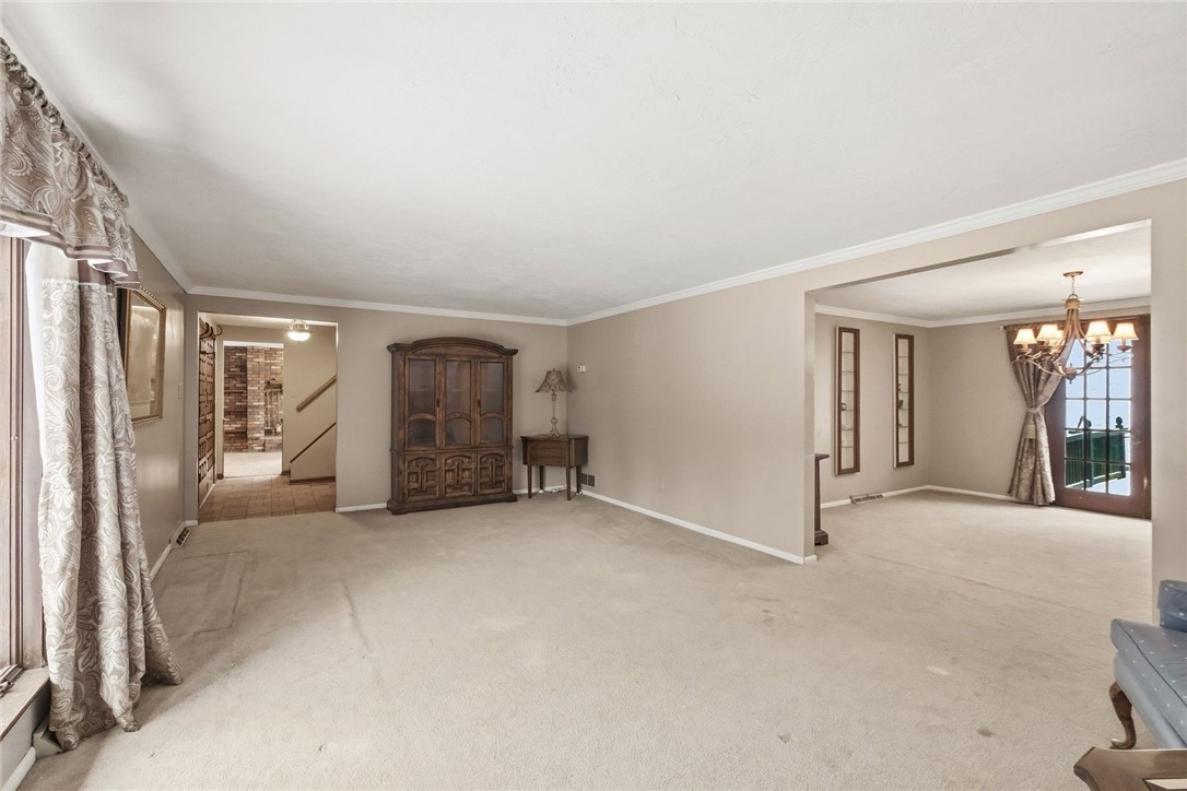 21 W Hillcrest Rd