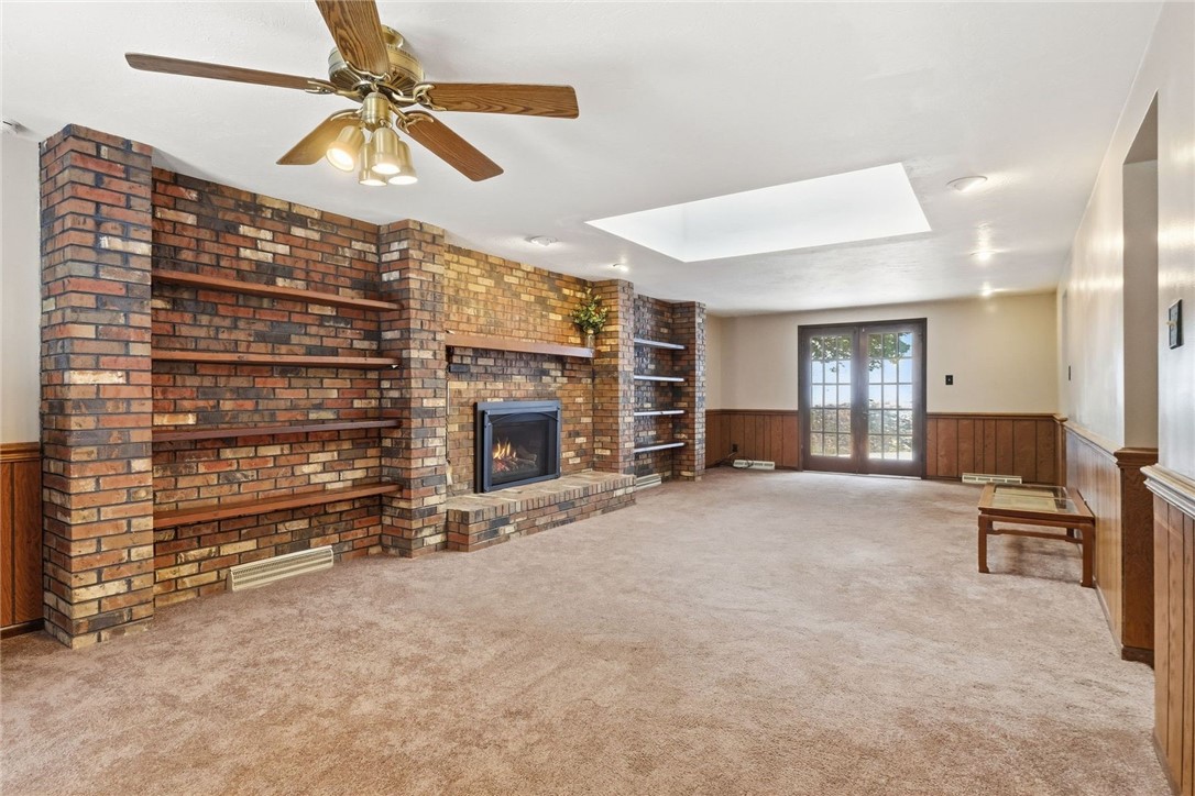 21 W Hillcrest Rd