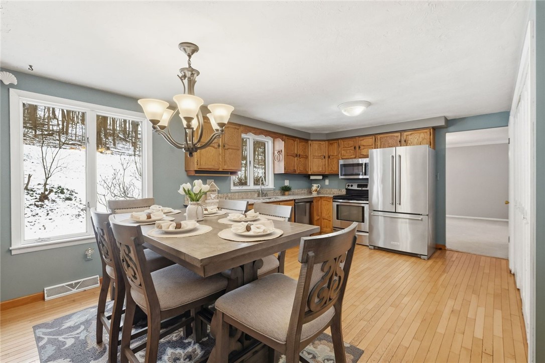 21 W Hillcrest Rd