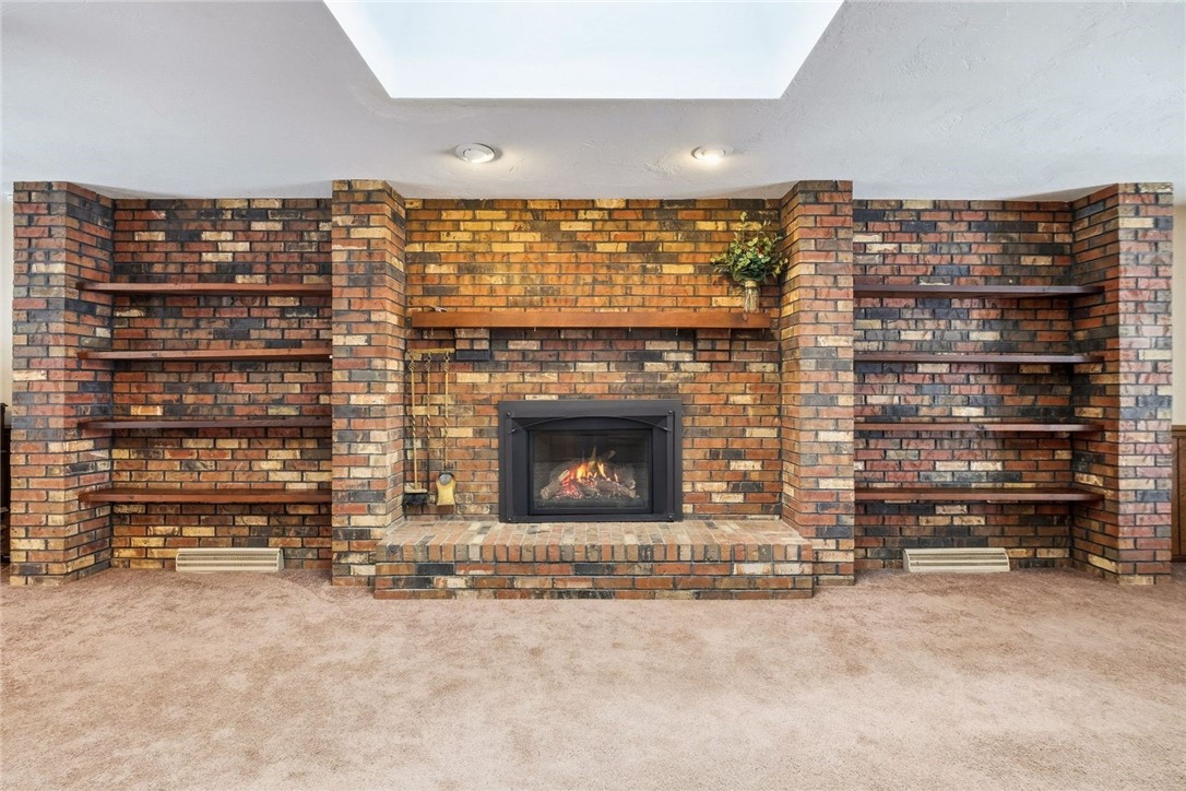 21 W Hillcrest Rd