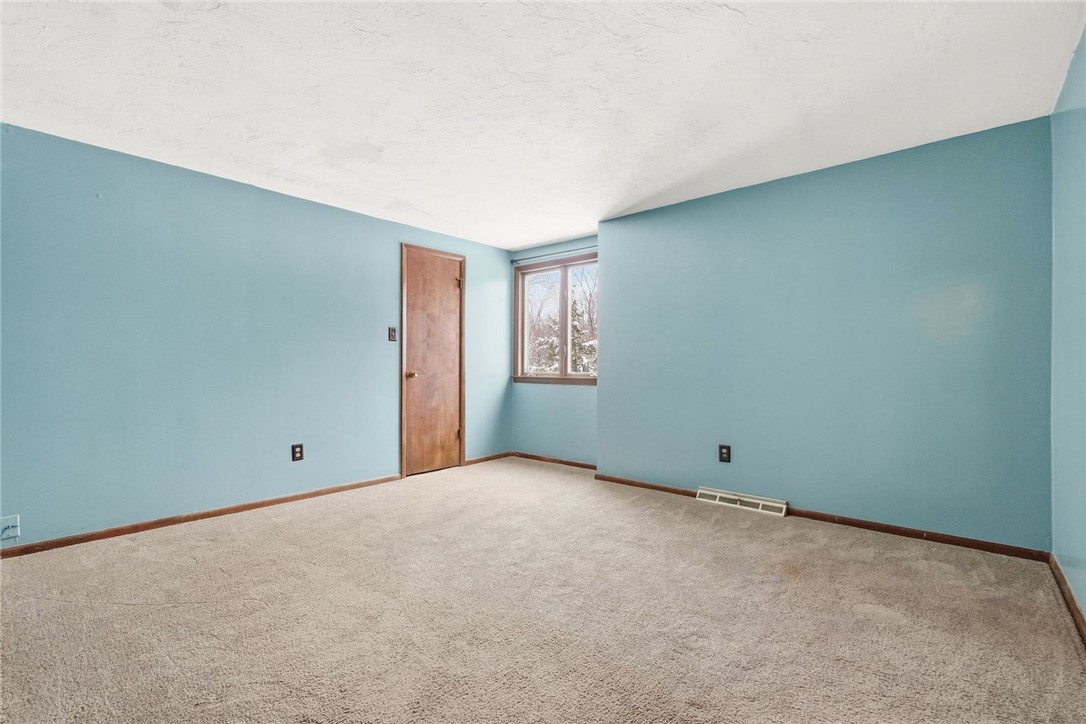 21 W Hillcrest Rd
