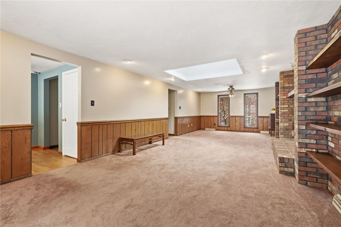21 W Hillcrest Rd