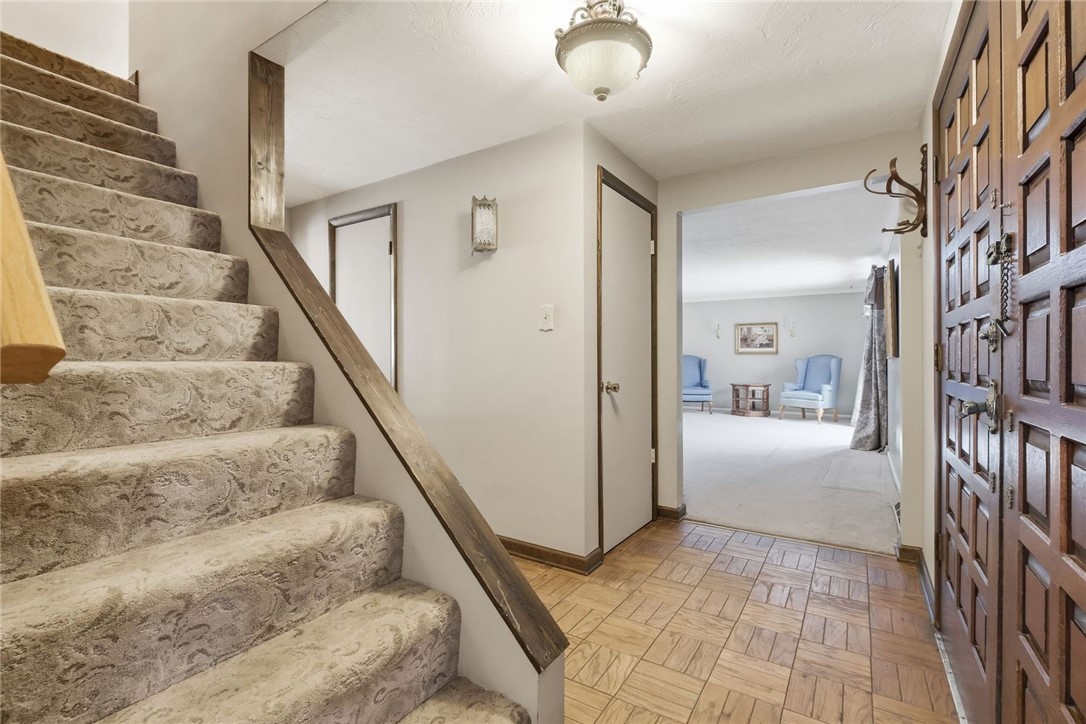 21 W Hillcrest Rd