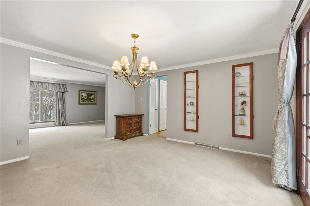 21 W Hillcrest Rd