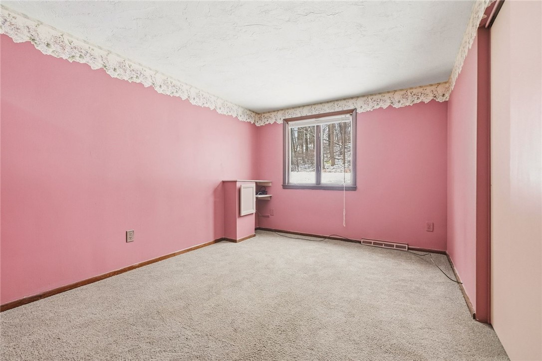 21 W Hillcrest Rd