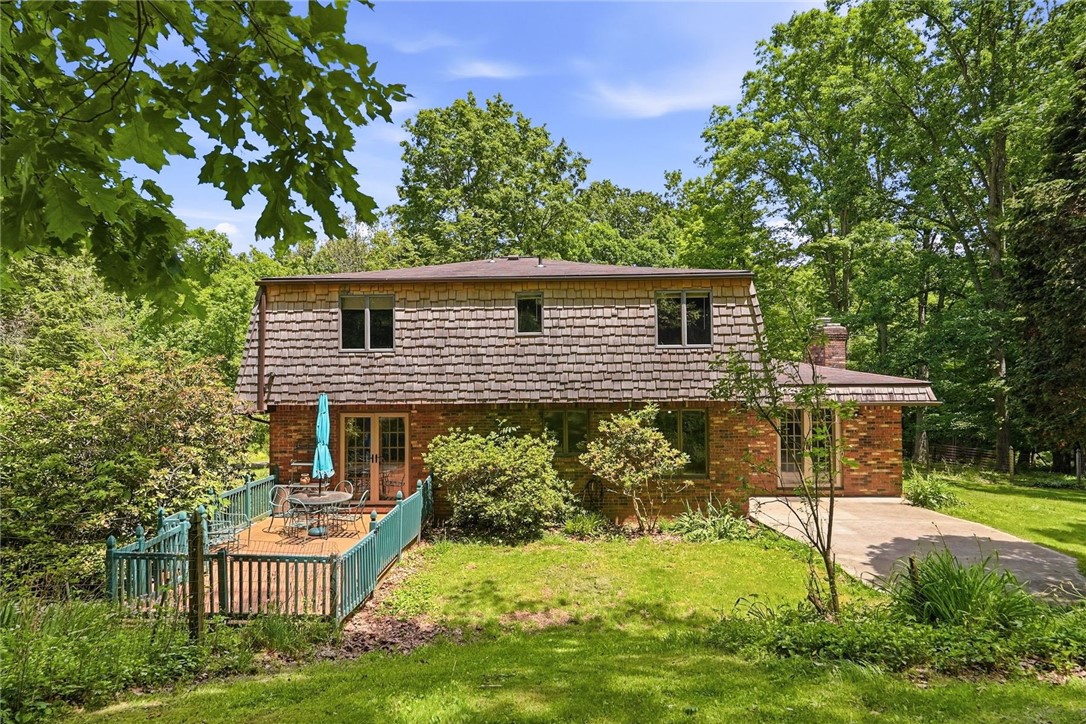 21 W Hillcrest Rd