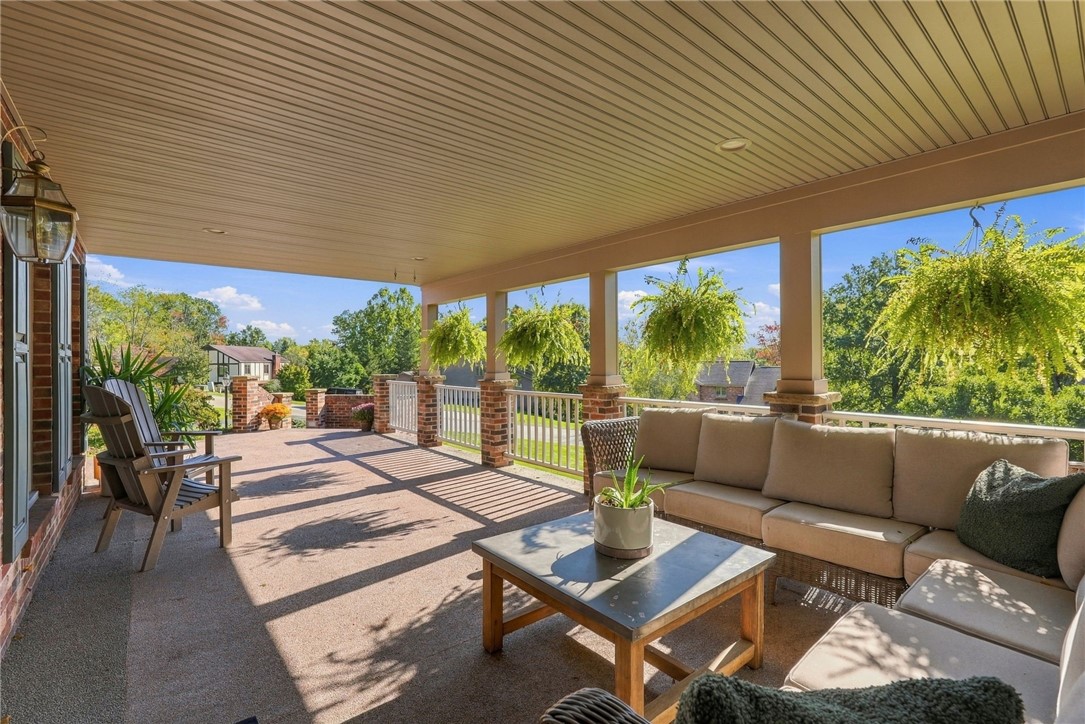 113 Woodside Dr