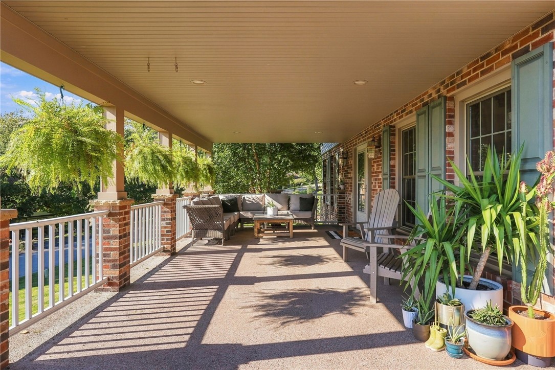 113 Woodside Dr