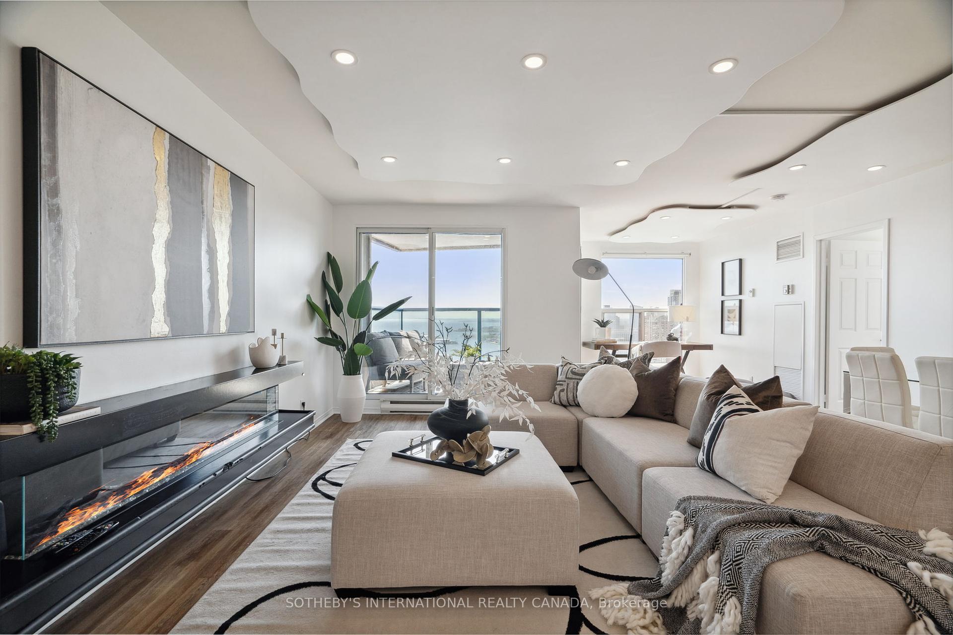 99 Harbour Square 3212