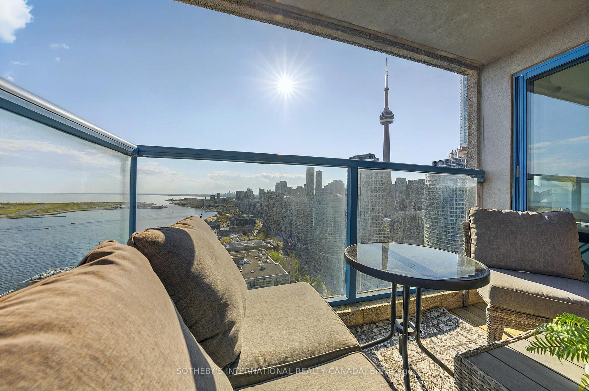 99 Harbour Square 3212