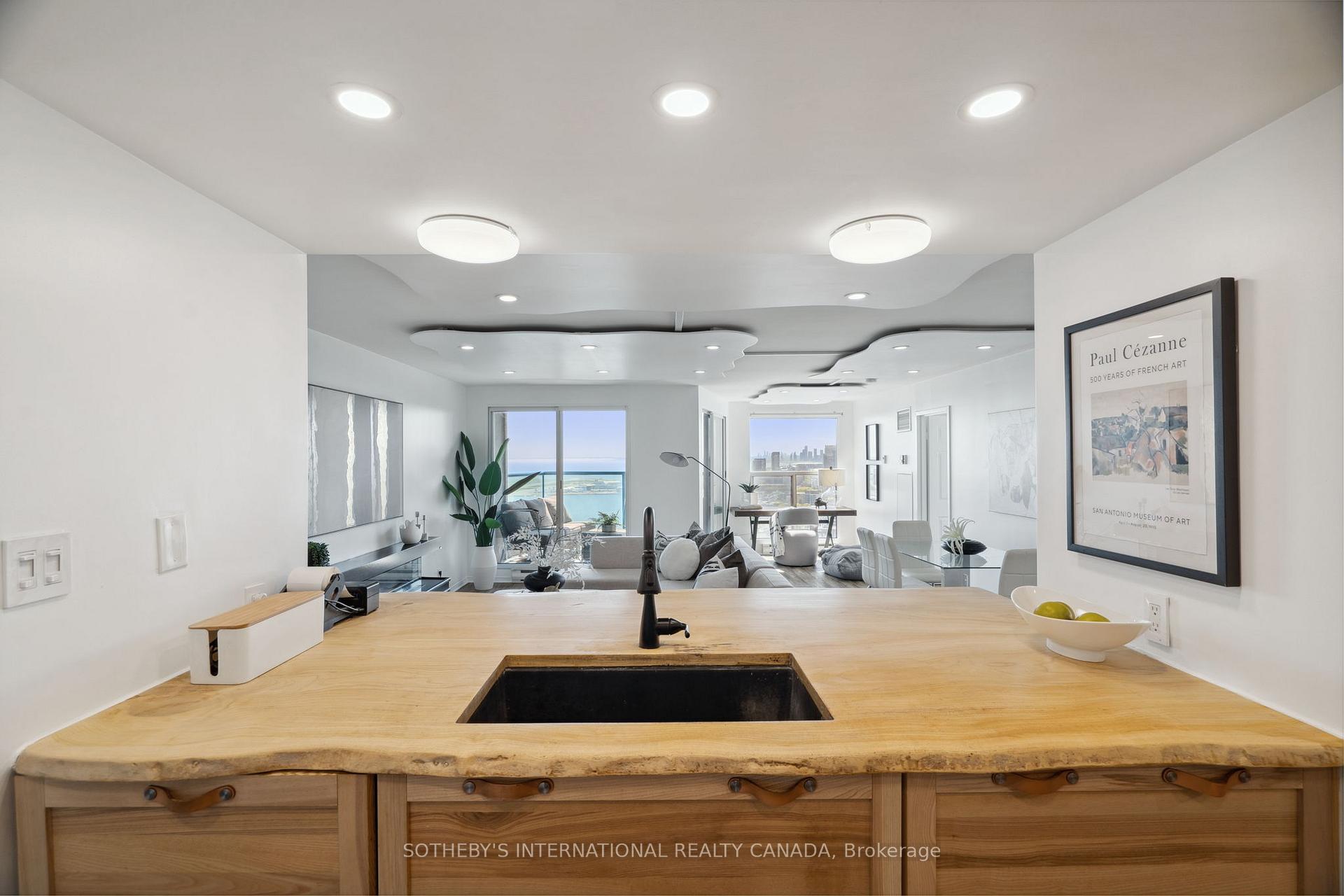 99 Harbour Square 3212