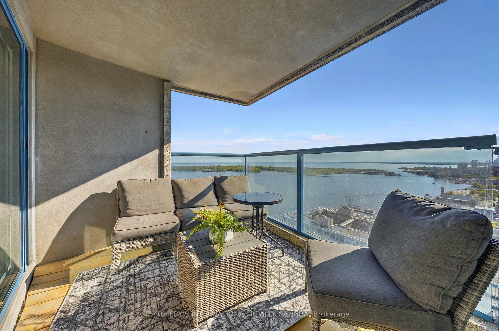 99 Harbour Square 3212