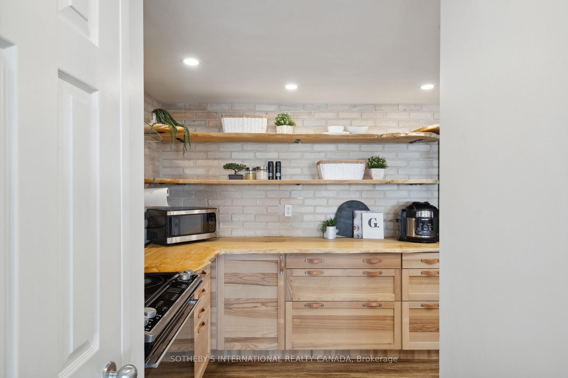 99 Harbour Square 3212