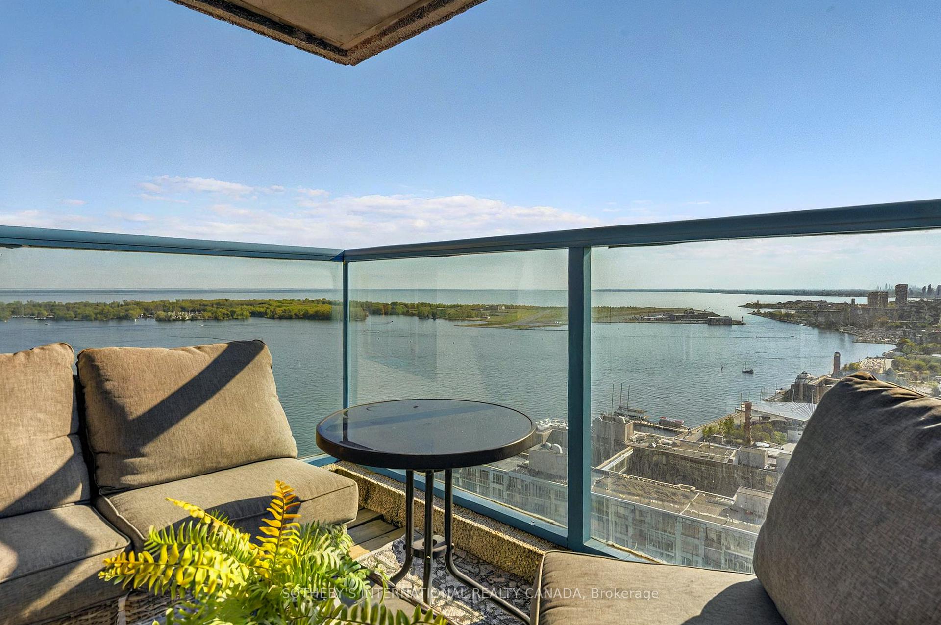 99 Harbour Square 3212