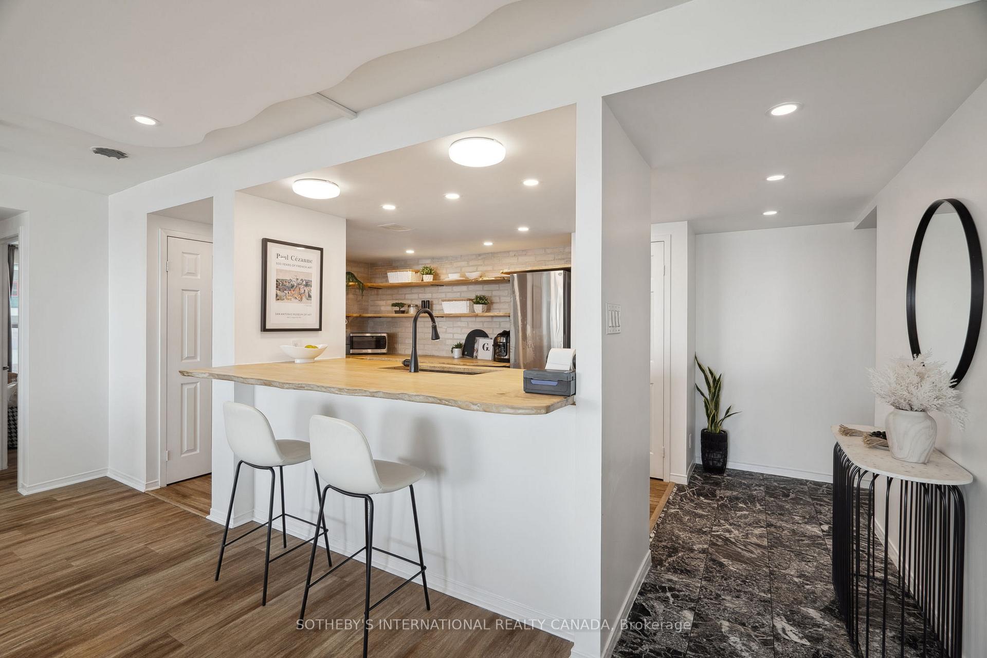 99 Harbour Square 3212