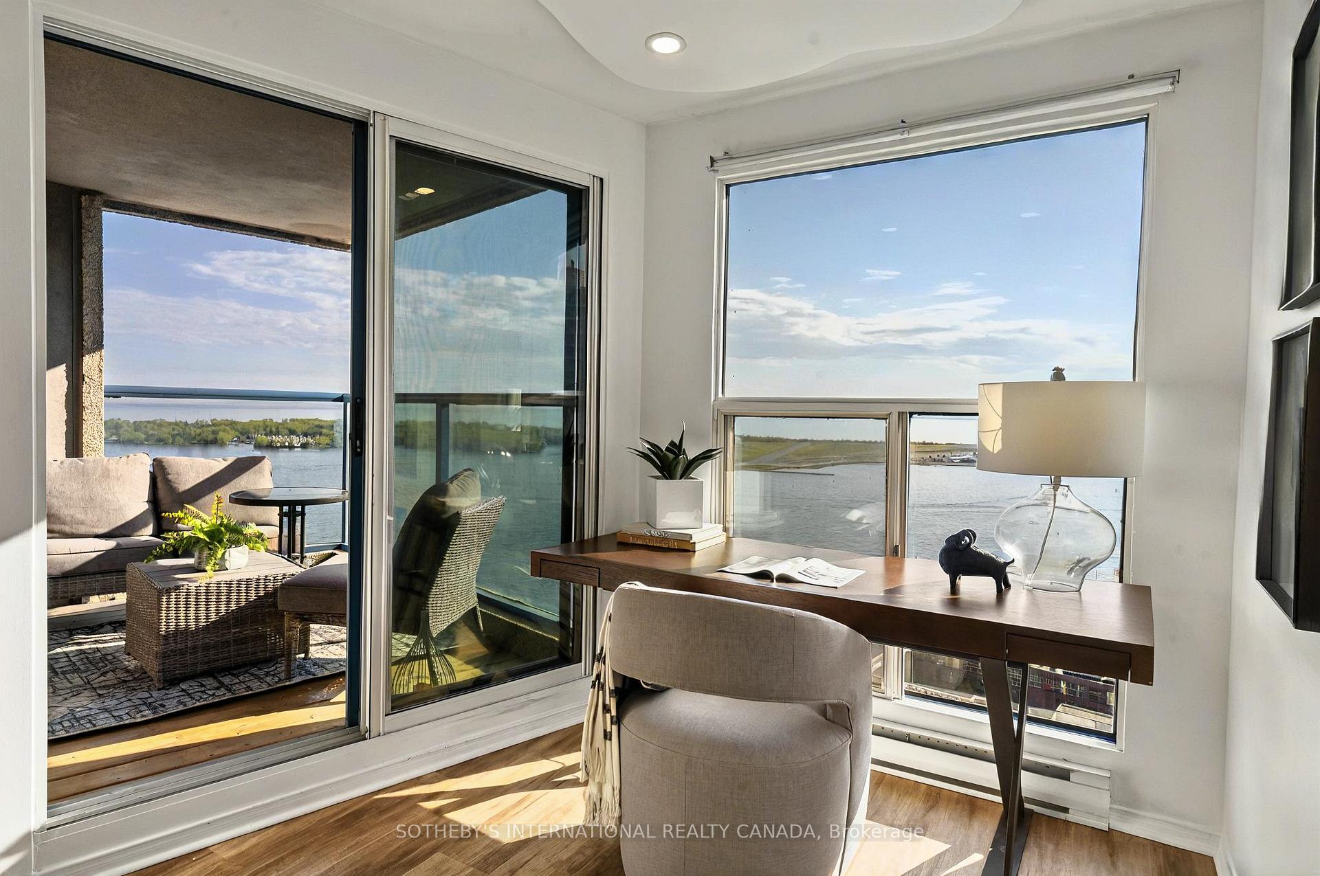 99 Harbour Square 3212