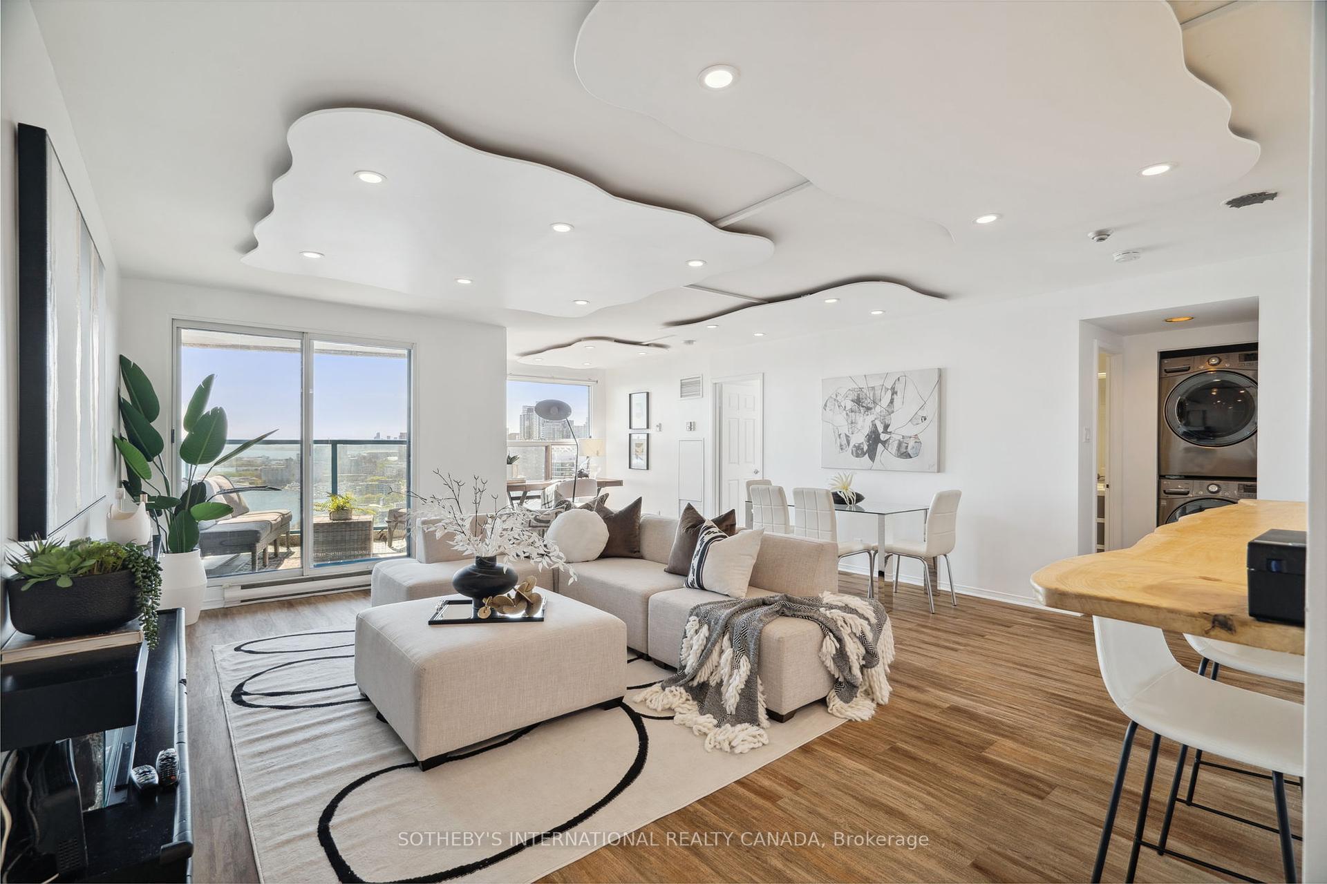 99 Harbour Square 3212