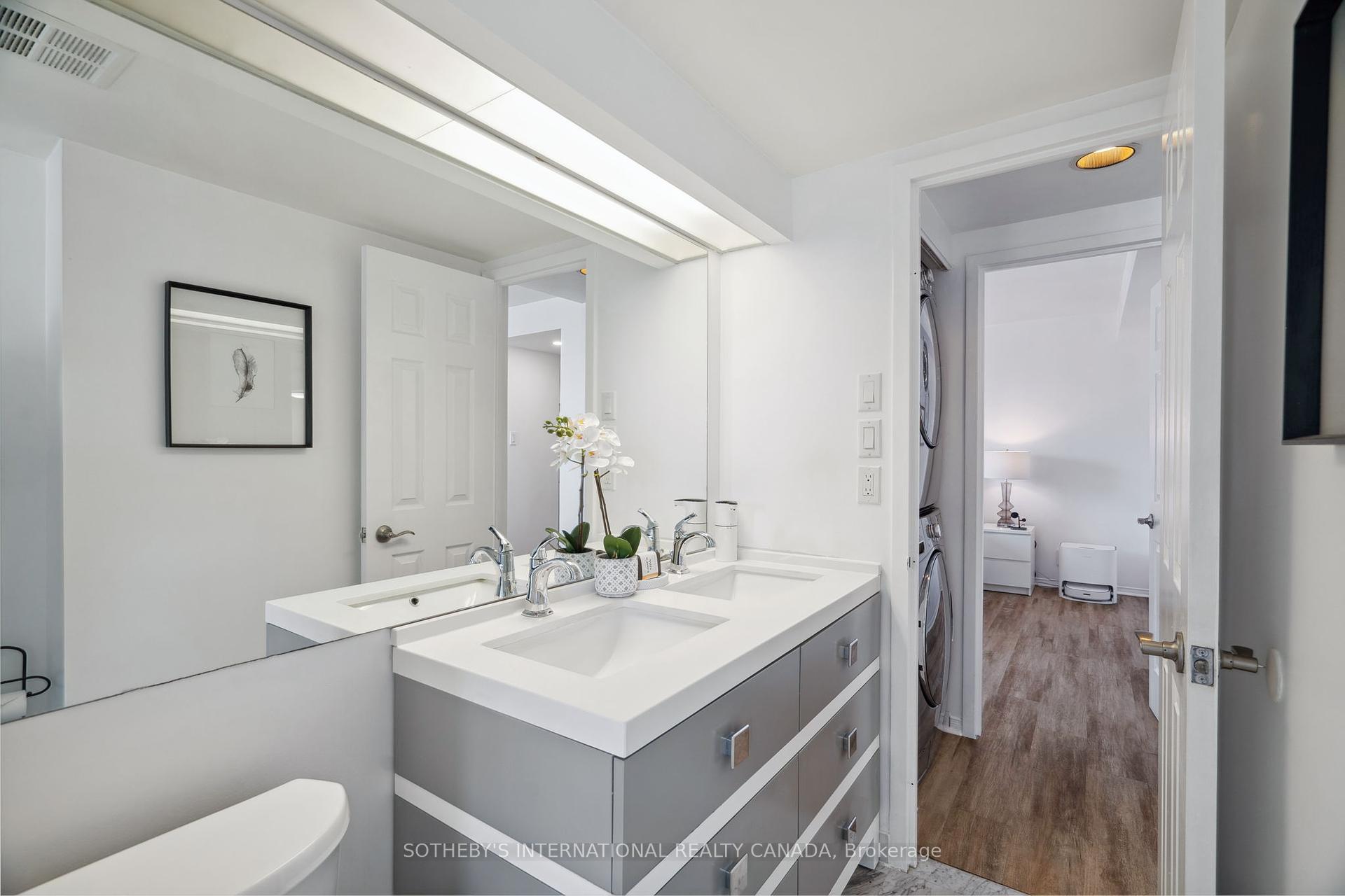 99 Harbour Square 3212