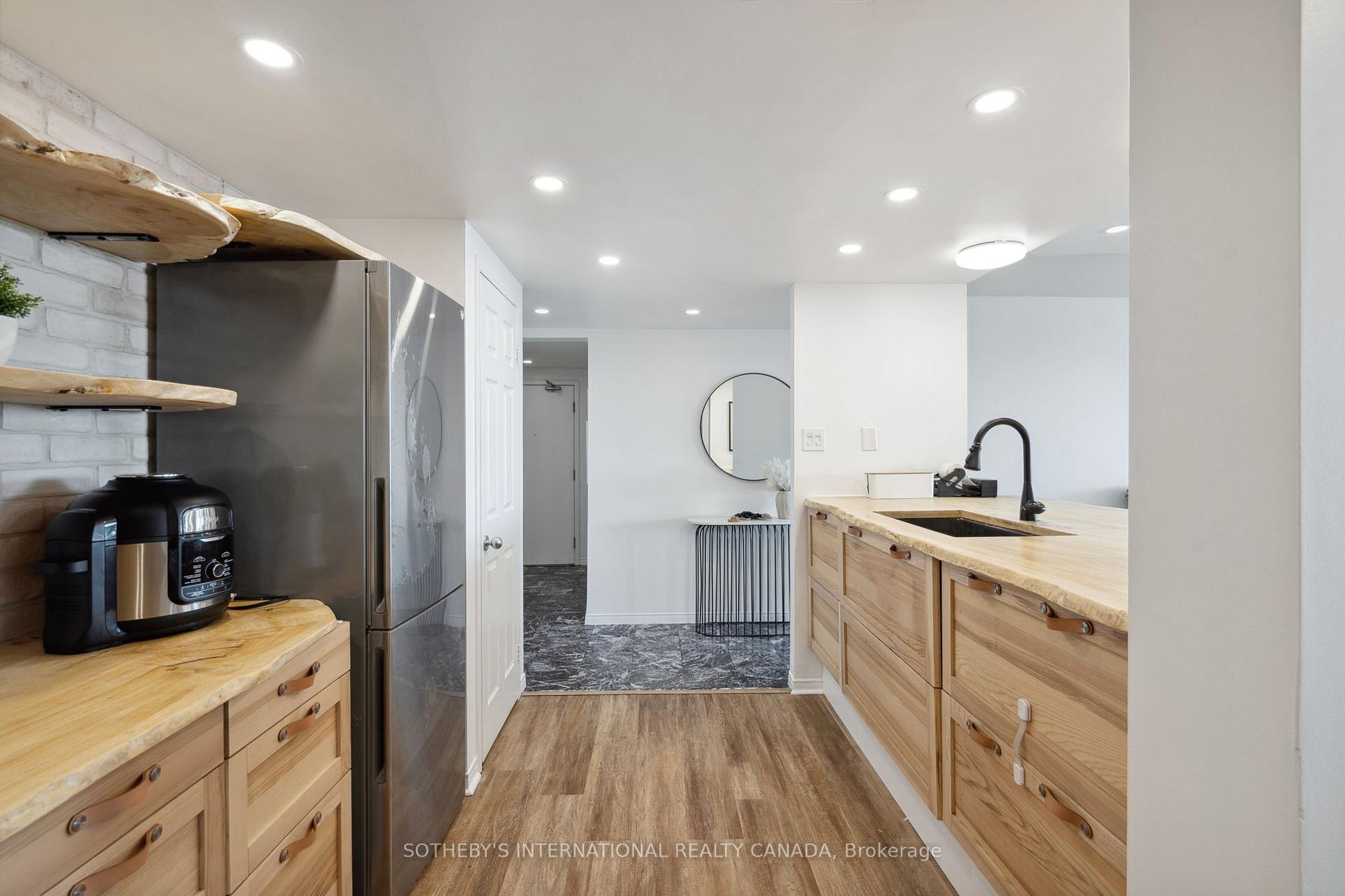 99 Harbour Square 3212