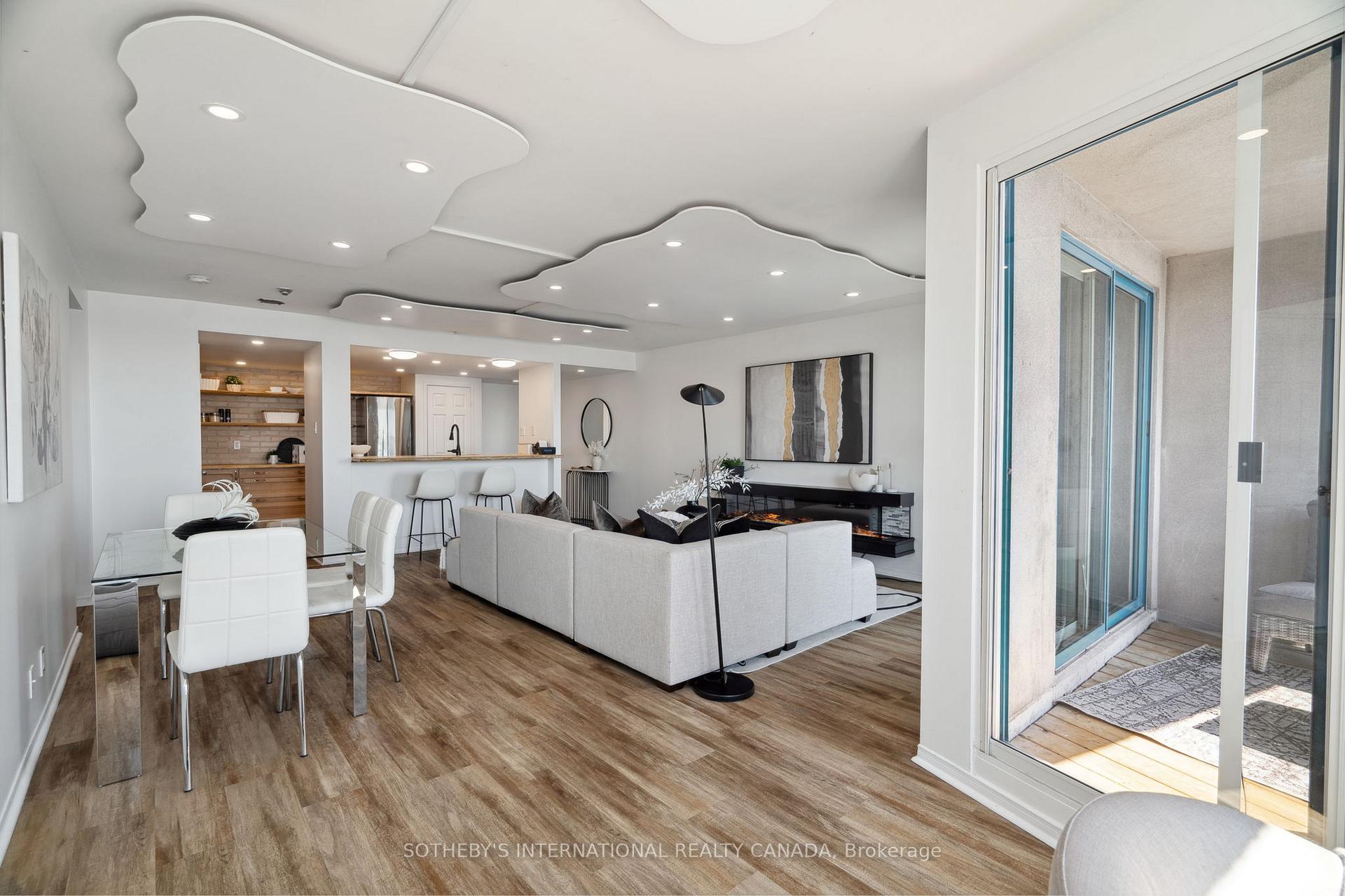 99 Harbour Square 3212