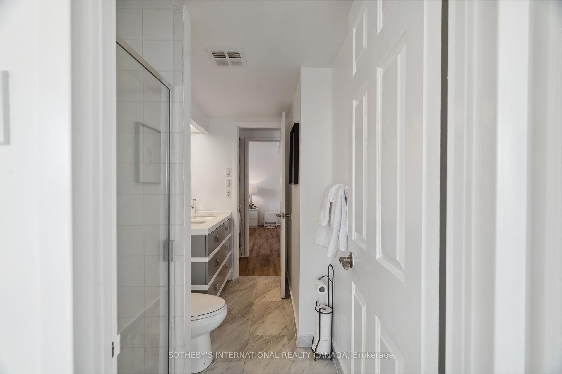 99 Harbour Square 3212