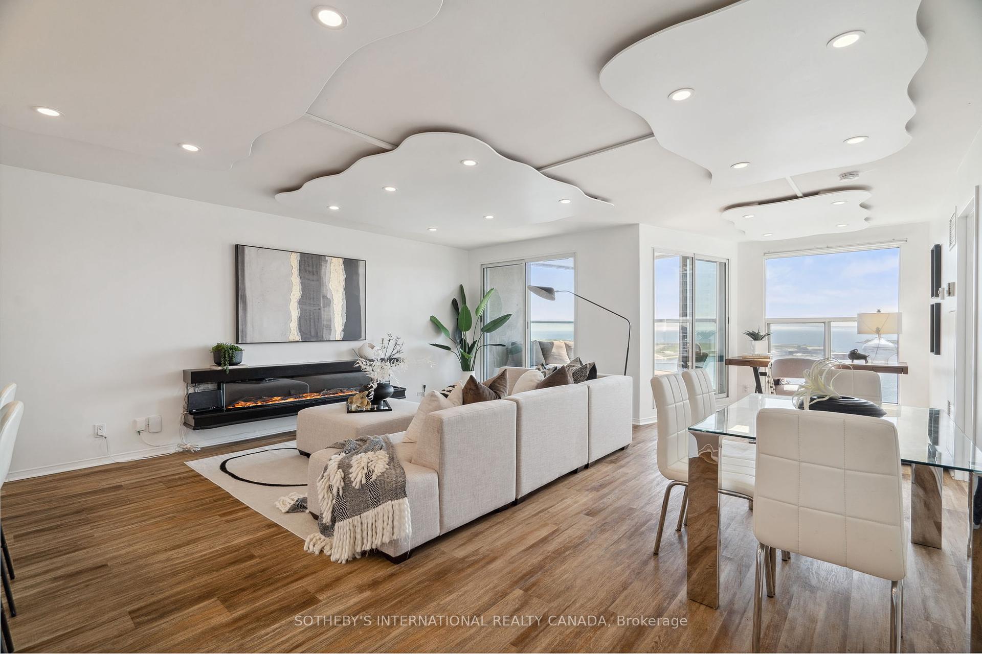 99 Harbour Square 3212