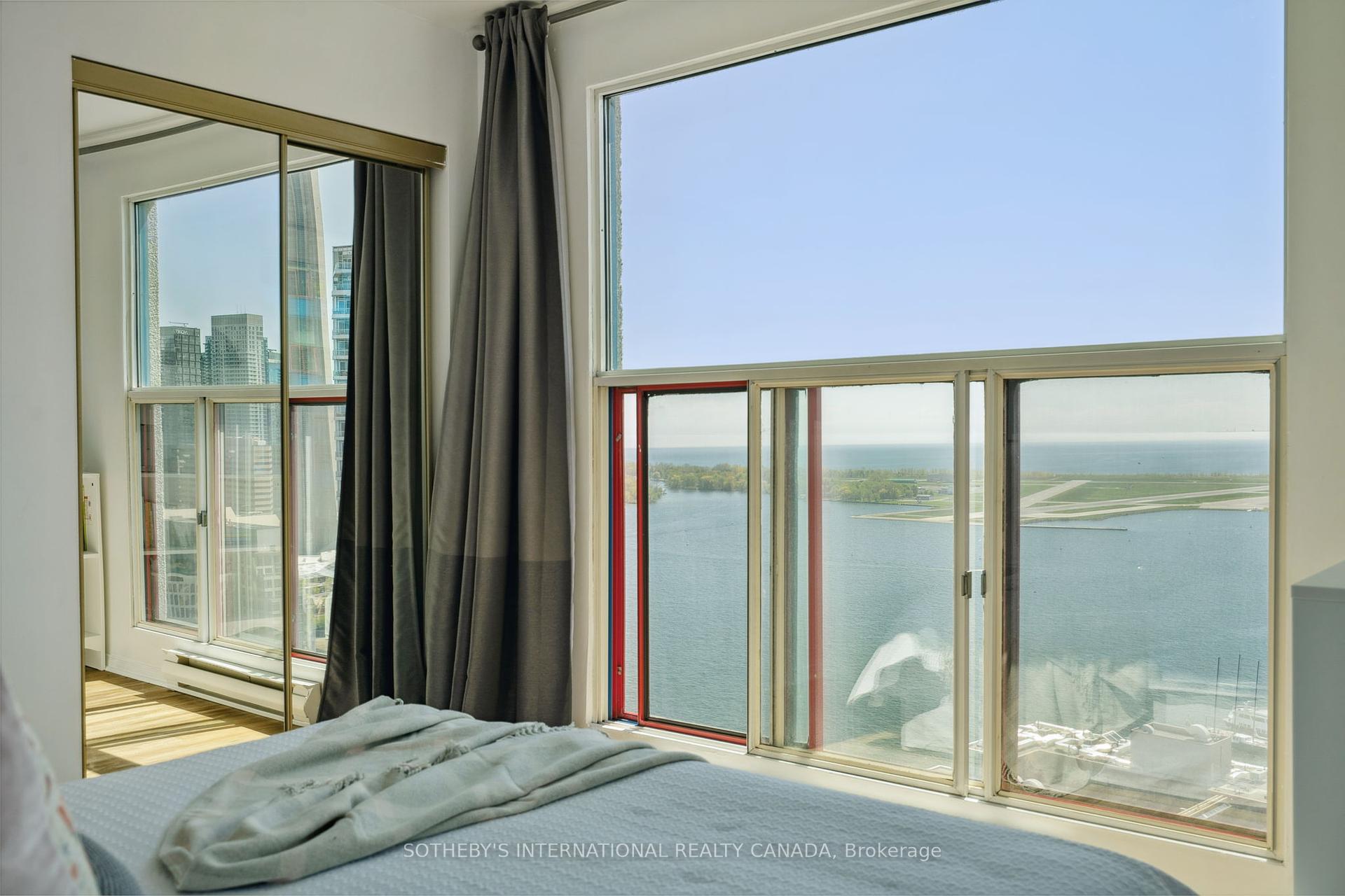 99 Harbour Square 3212