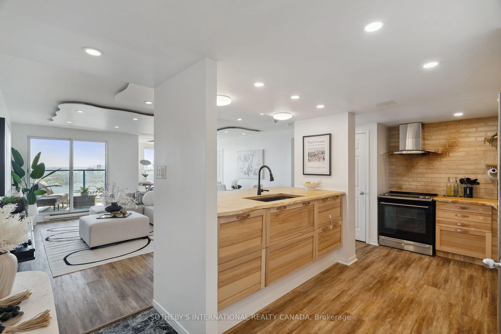 99 Harbour Square 3212