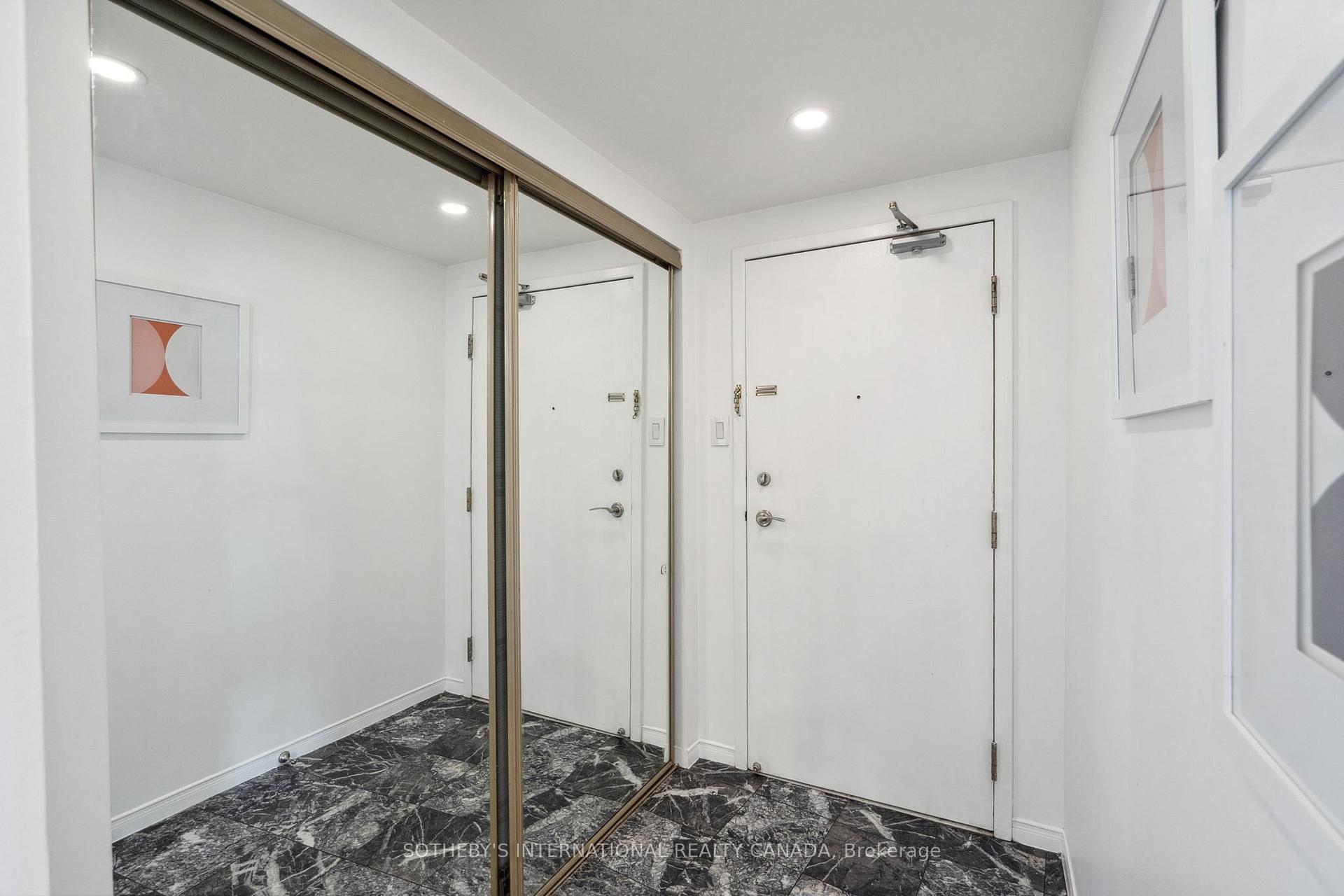 99 Harbour Square 3212