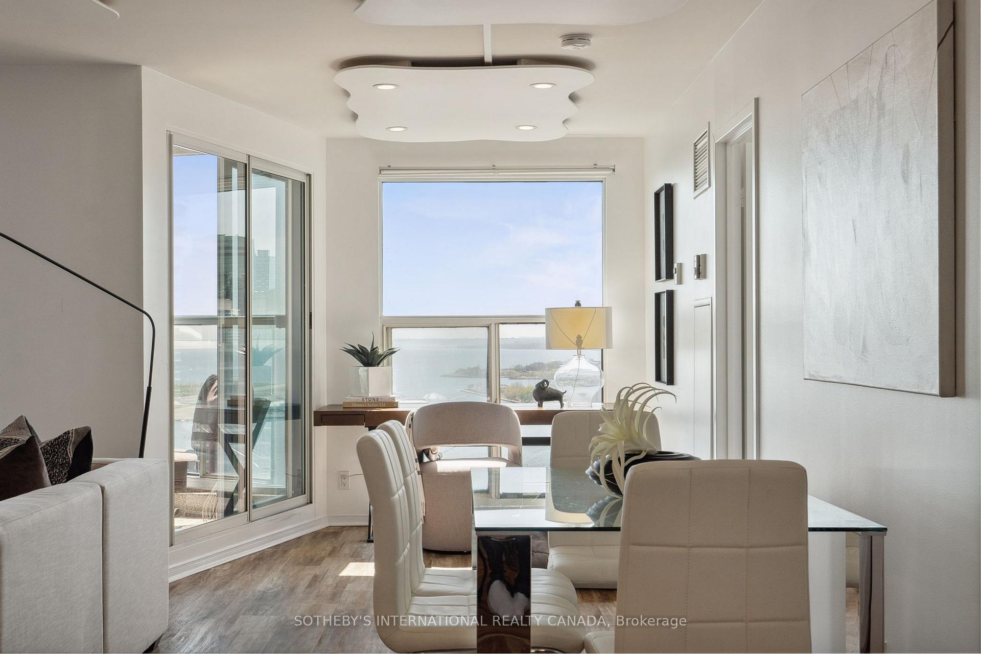 99 Harbour Square 3212