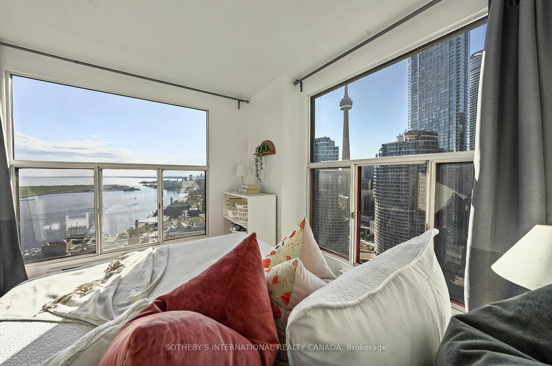 99 Harbour Square 3212