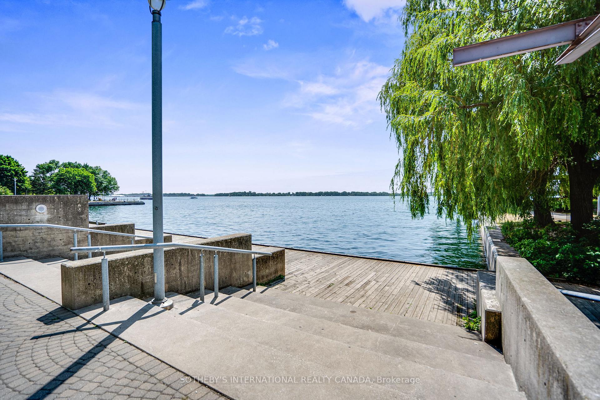 99 Harbour Square 3212