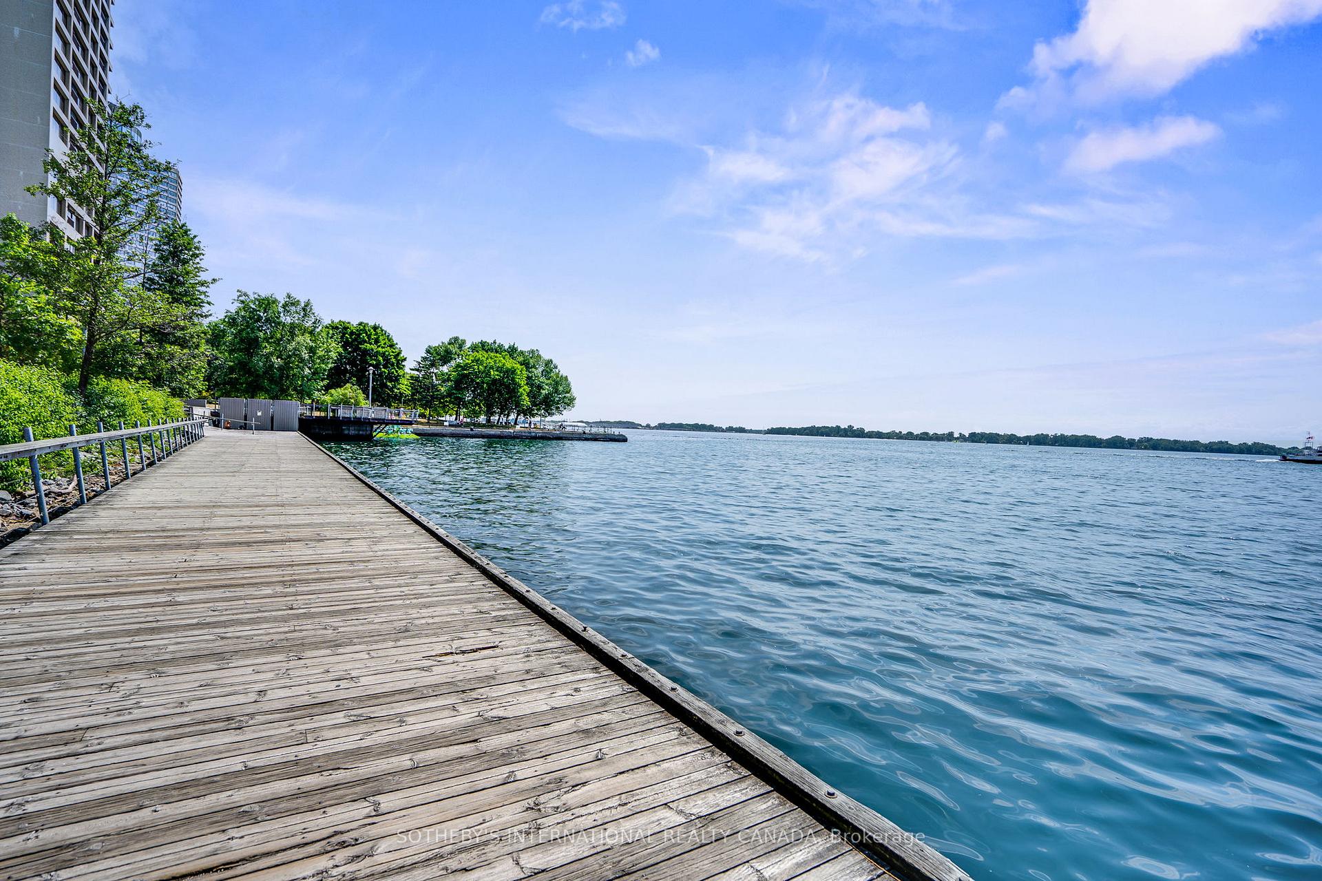 99 Harbour Square 3212