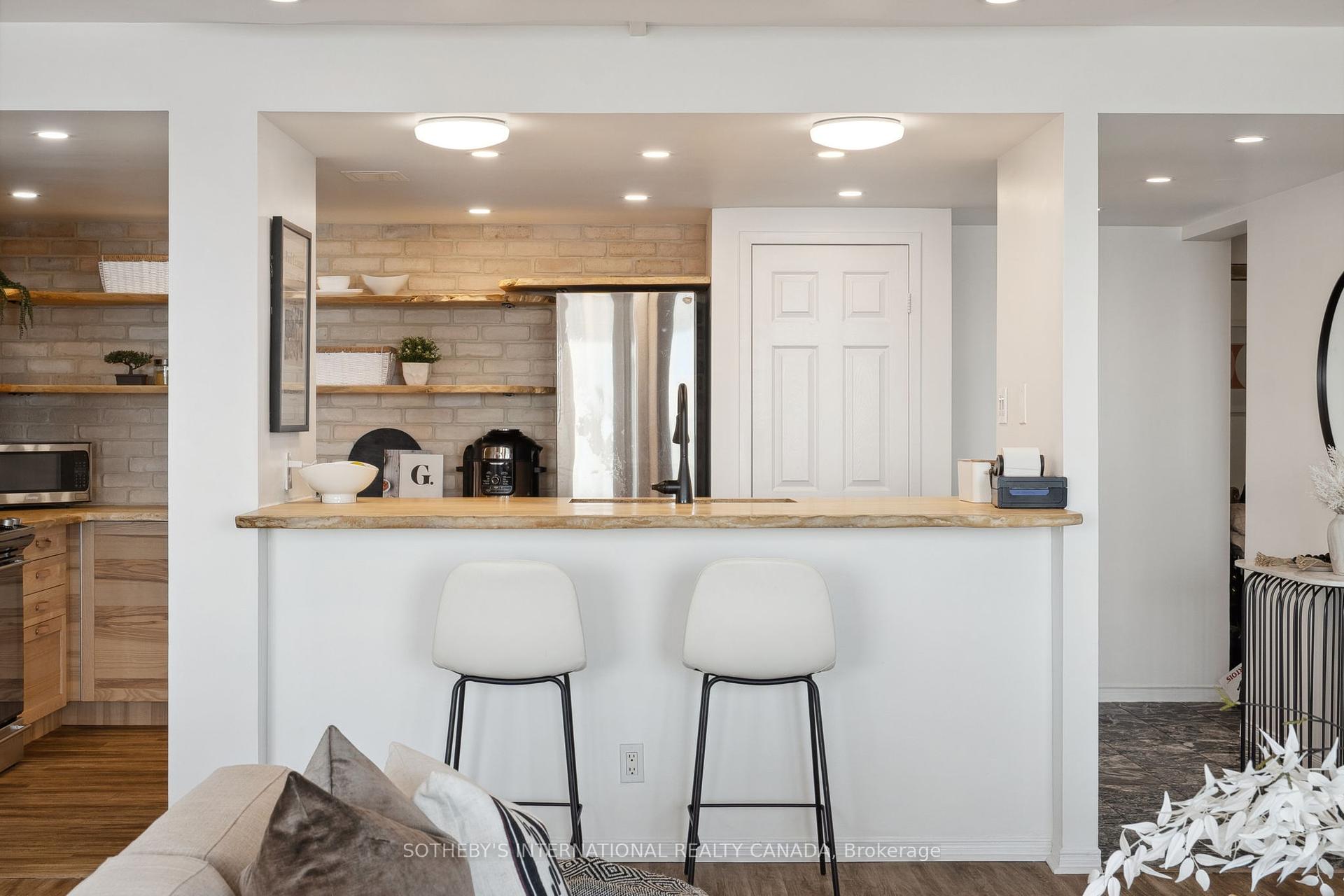 99 Harbour Square 3212