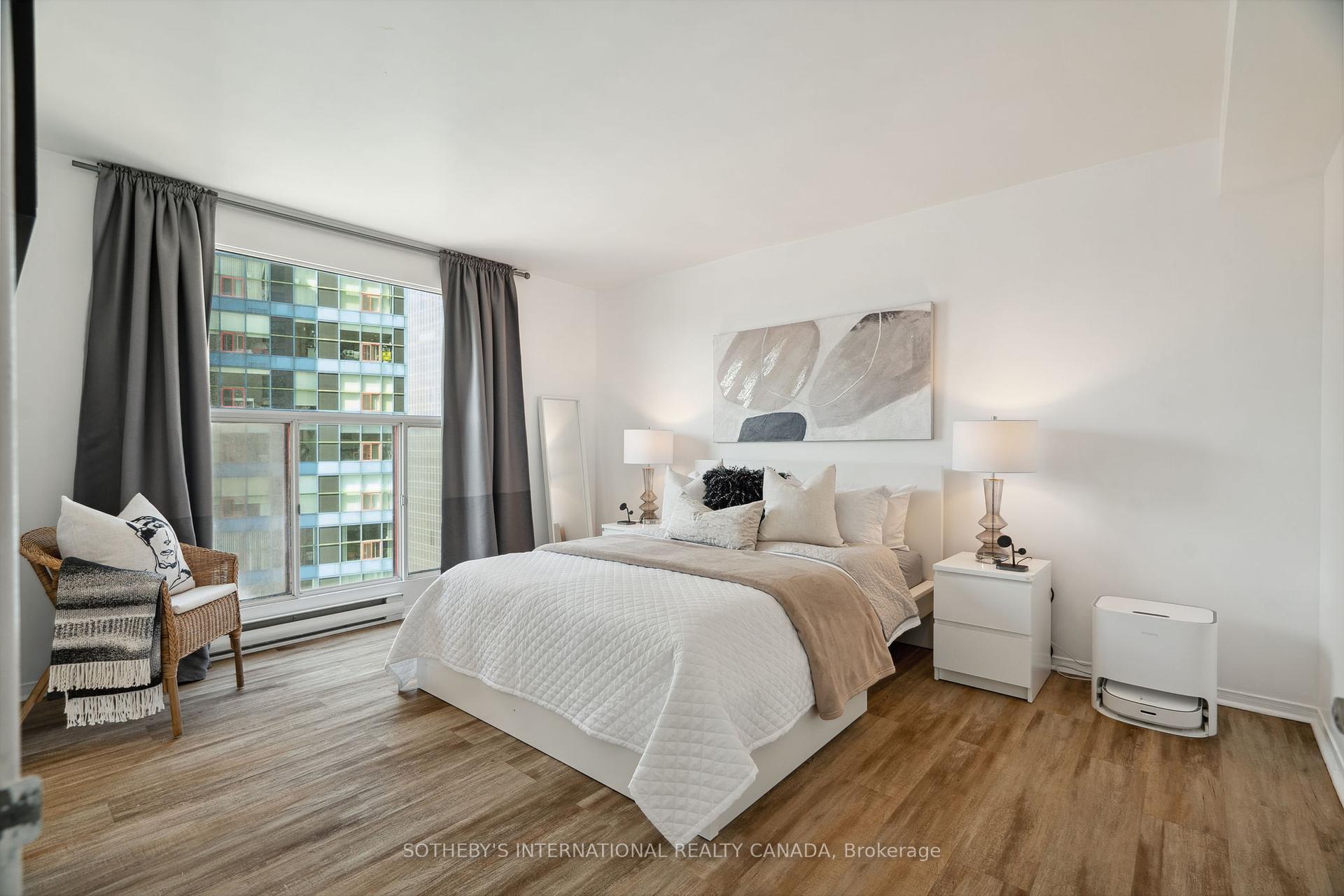 99 Harbour Square 3212