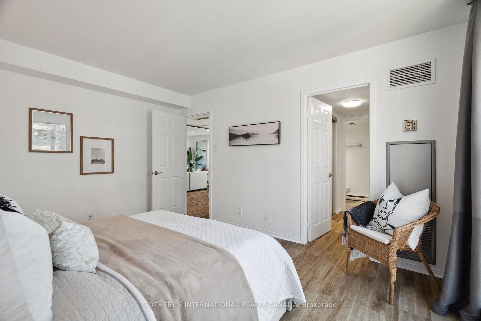 99 Harbour Square 3212