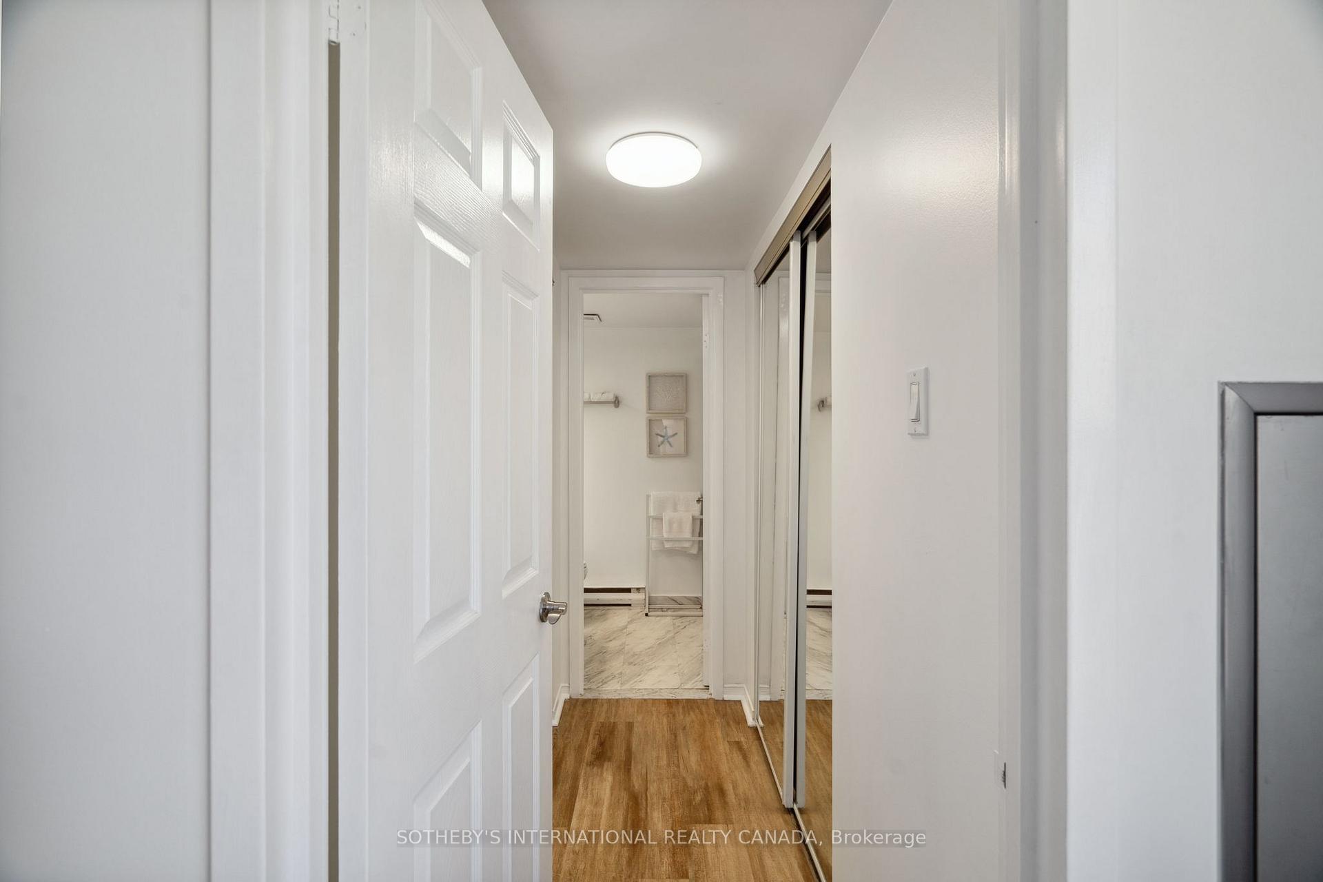 99 Harbour Square 3212