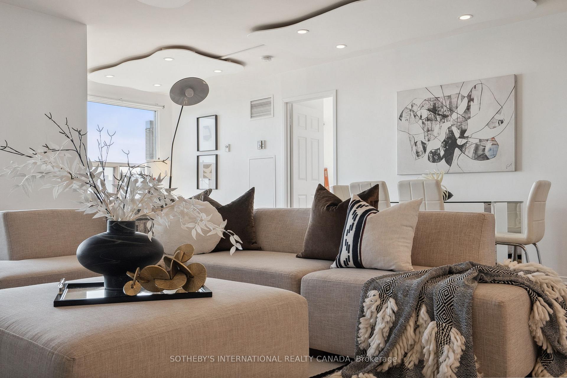 99 Harbour Square 3212