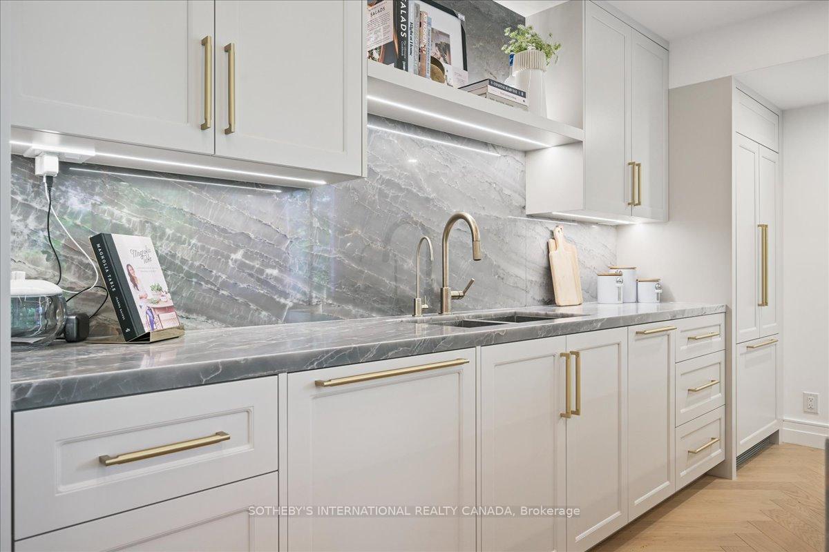 449 Walmer Road 301