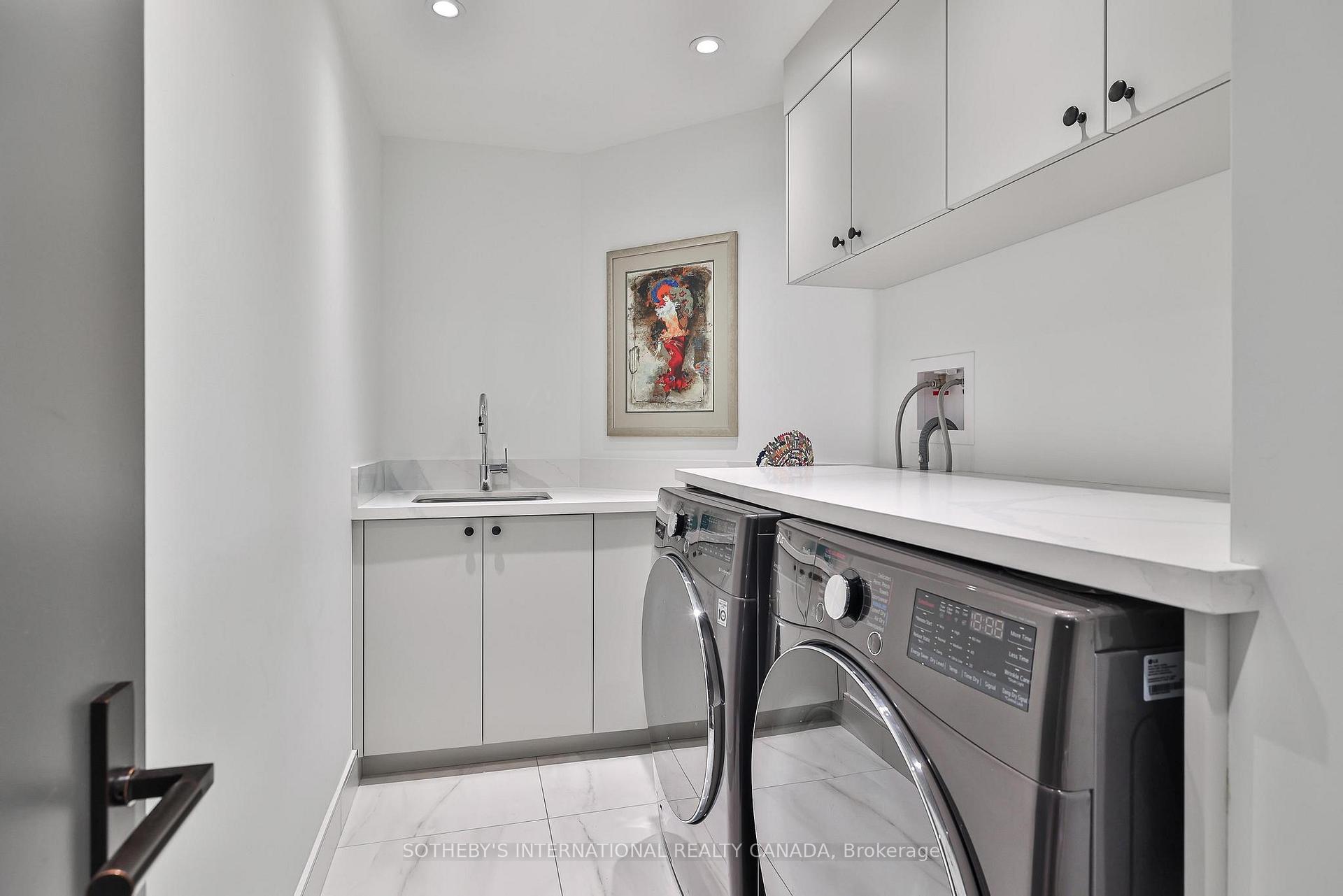 342 Spadina Road 405