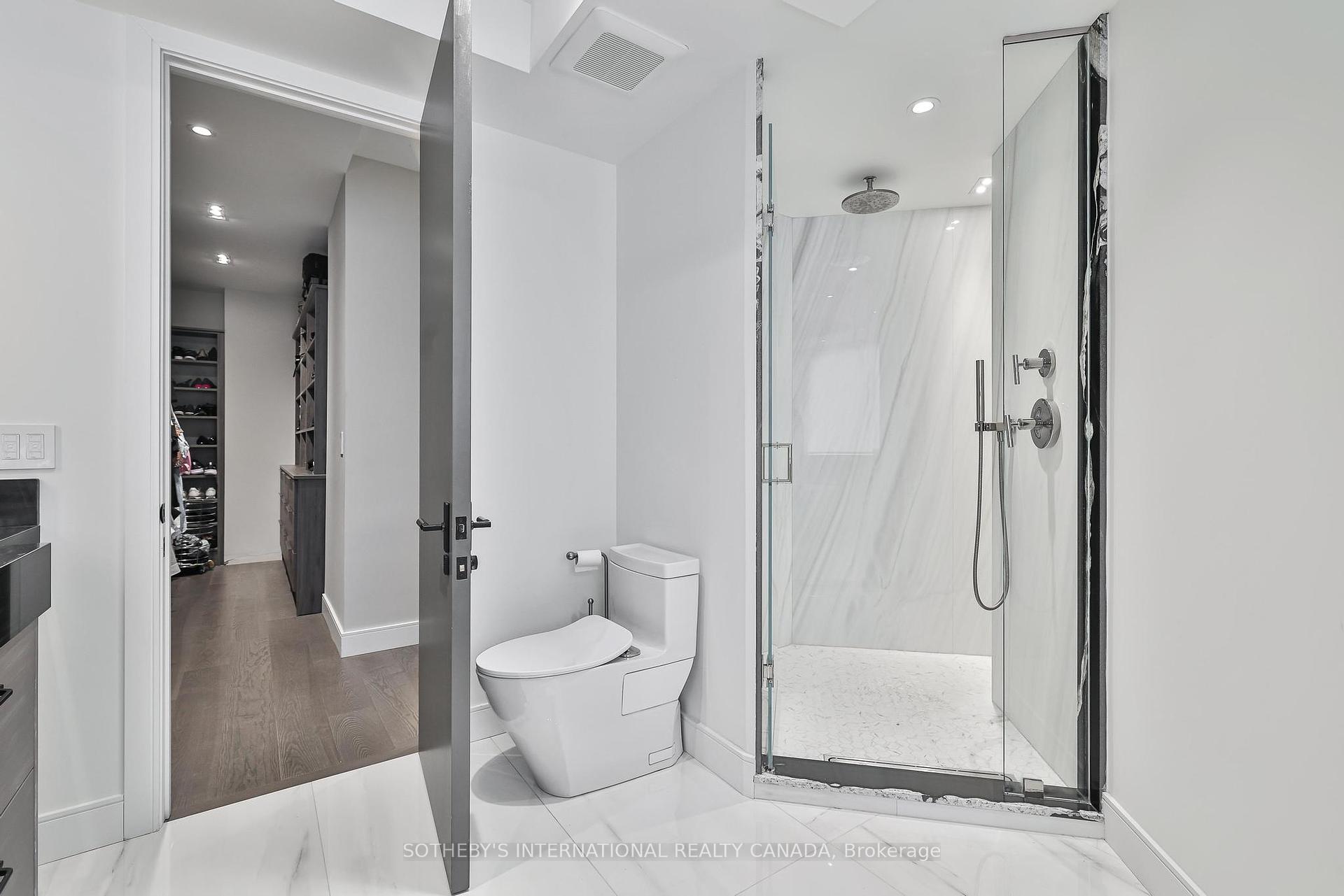 342 Spadina Road 405