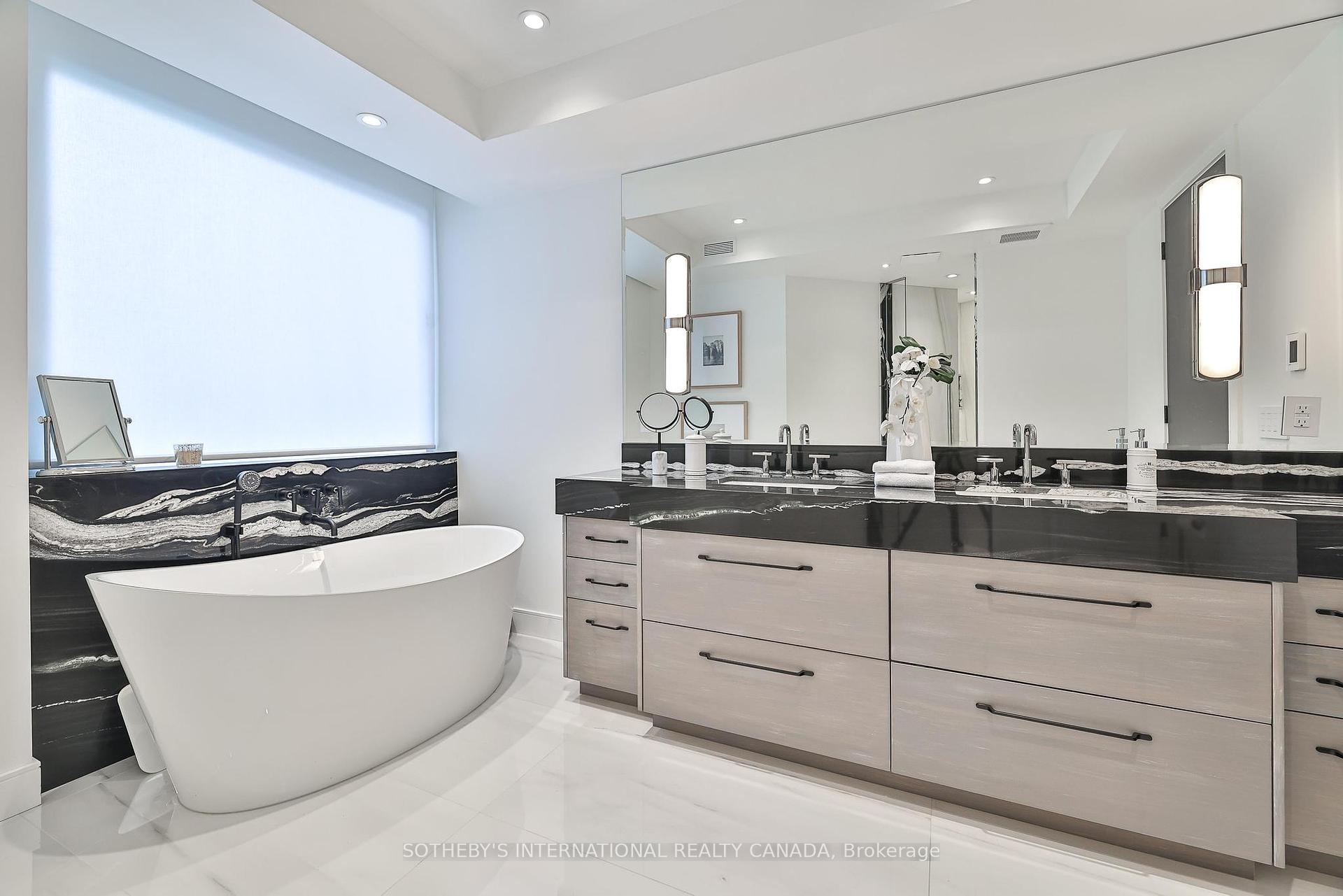 342 Spadina Road 405
