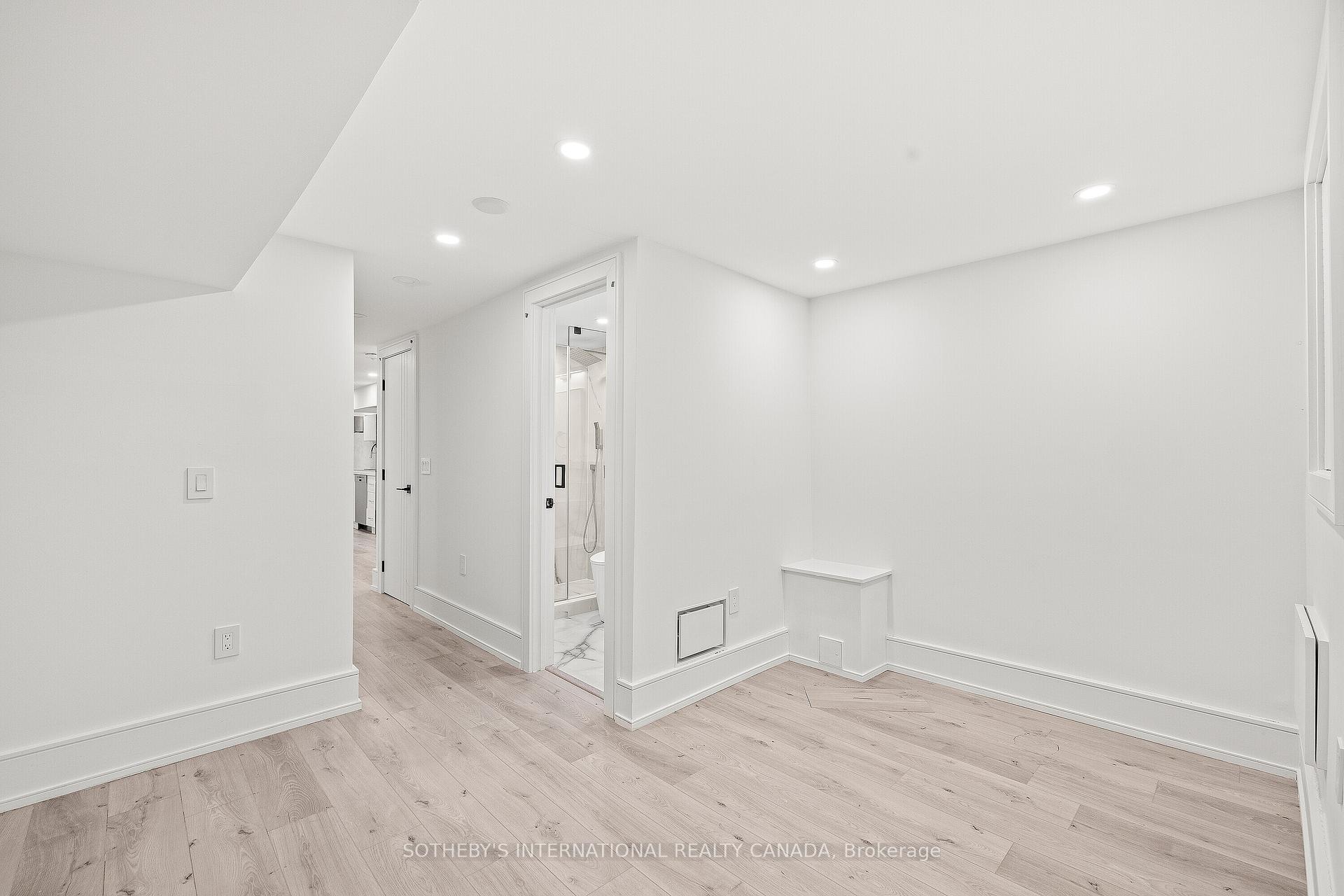 121 Major Street