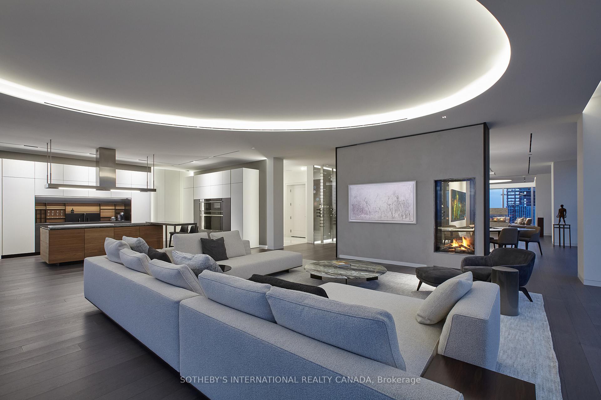 183 Wellington Street W 4602/03