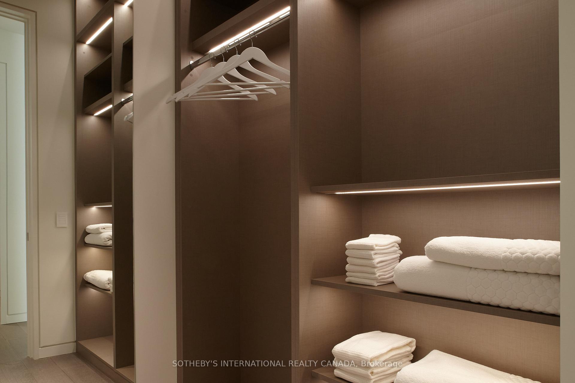 183 Wellington Street W 4602/03