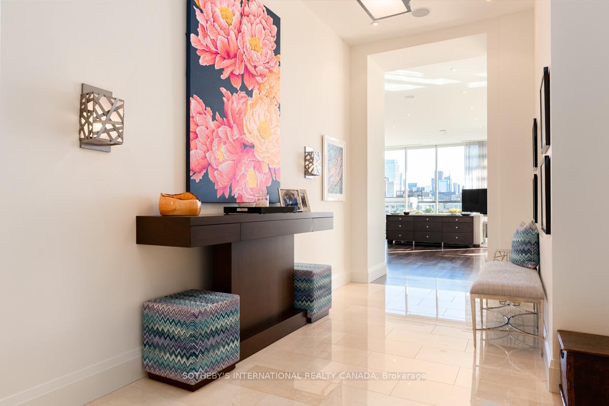 155 Cumberland Street 1201, Toronto C02 Unit: 1201