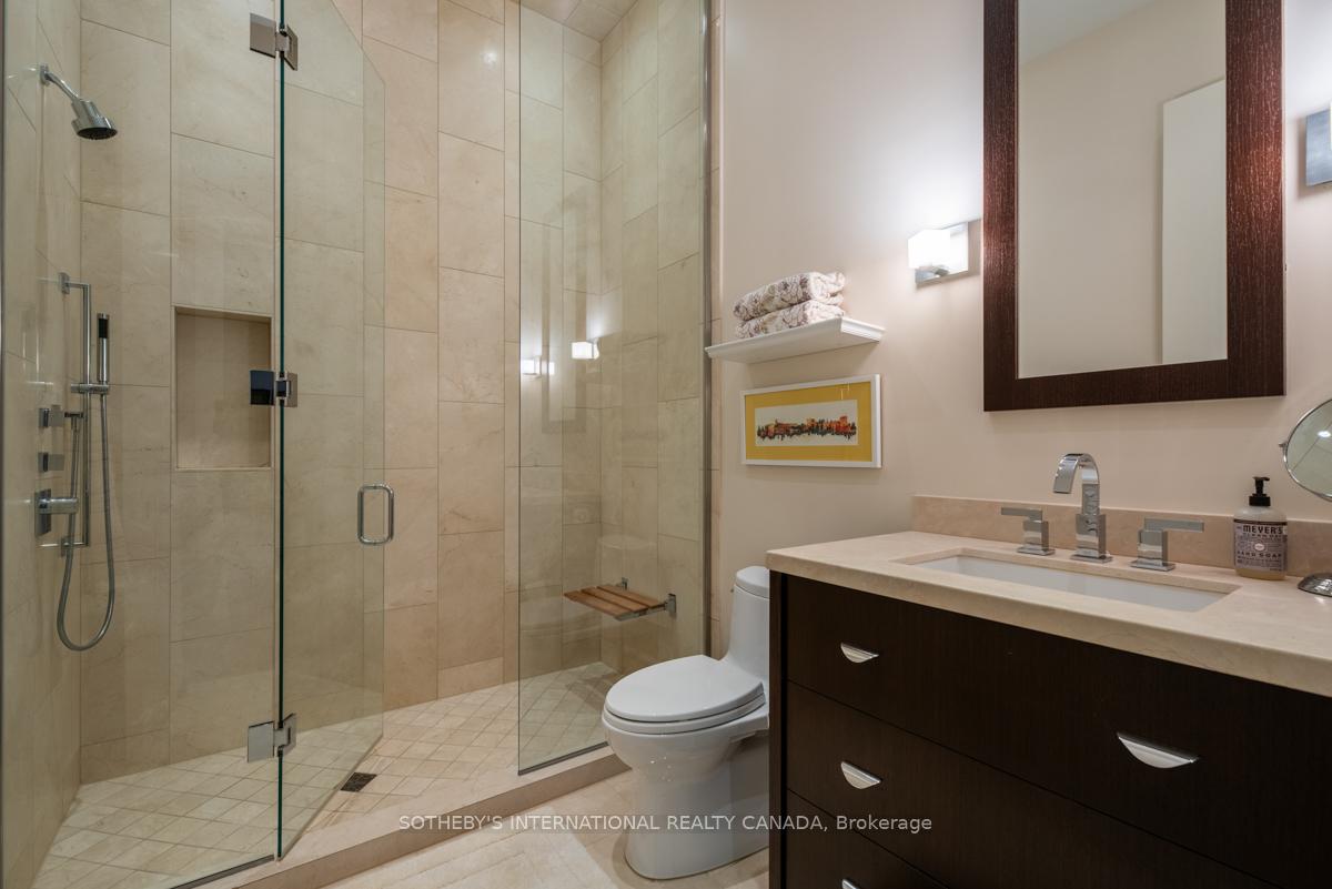 155 Cumberland Street 1201, Toronto C02 Unit: 1201