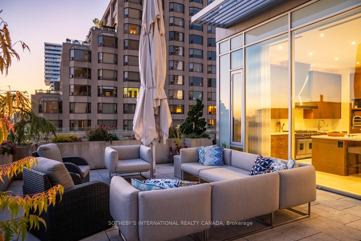 155 Cumberland Street 1201, Toronto C02 Unit: 1201