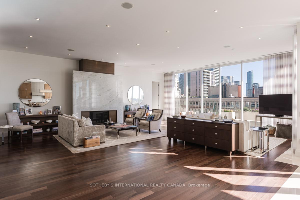 155 Cumberland Street 1201, Toronto C02 Unit: 1201