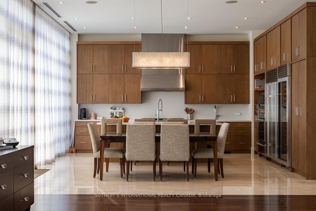 155 Cumberland Street 1201, Toronto C02 Unit: 1201